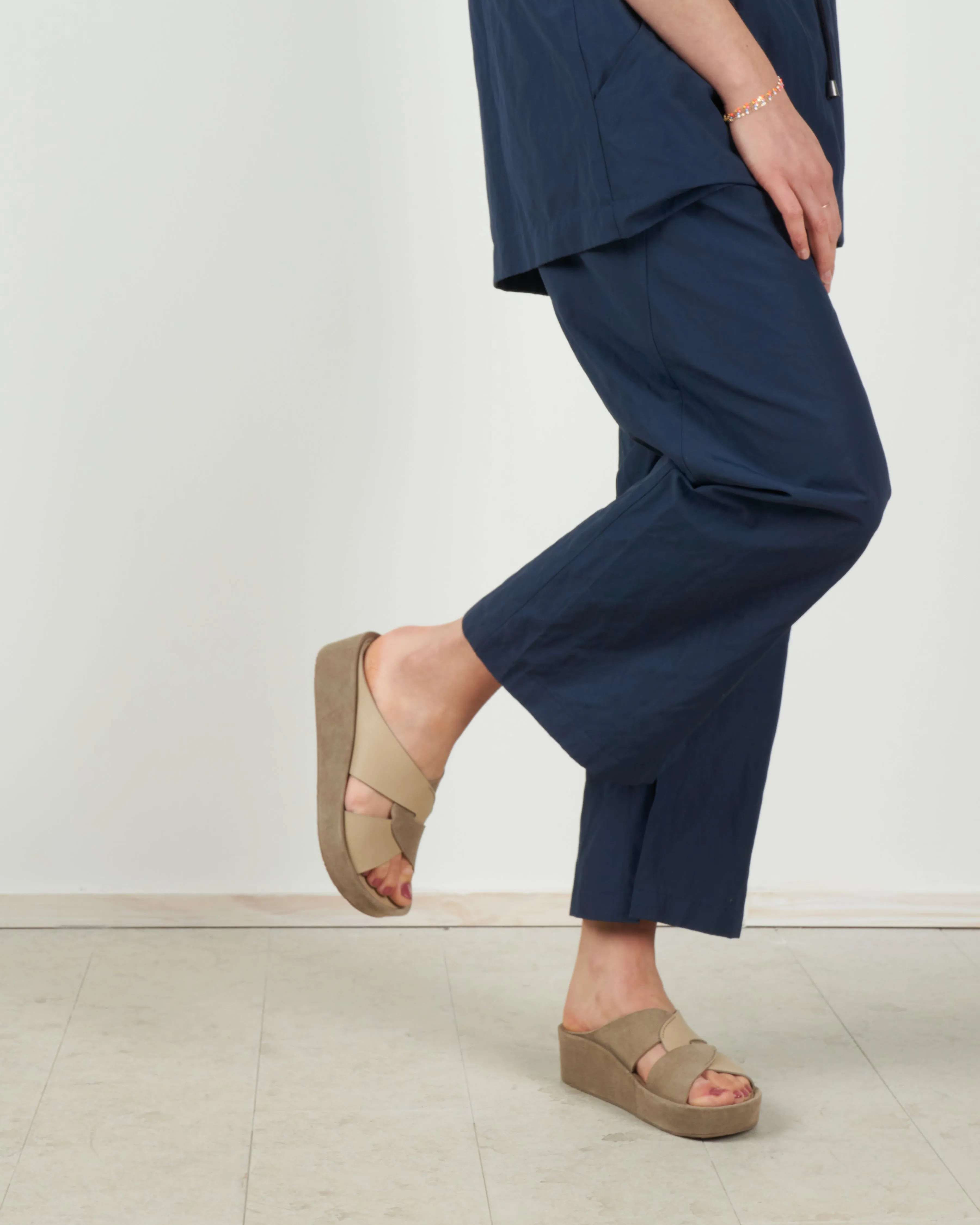 split hem capri pant - navy