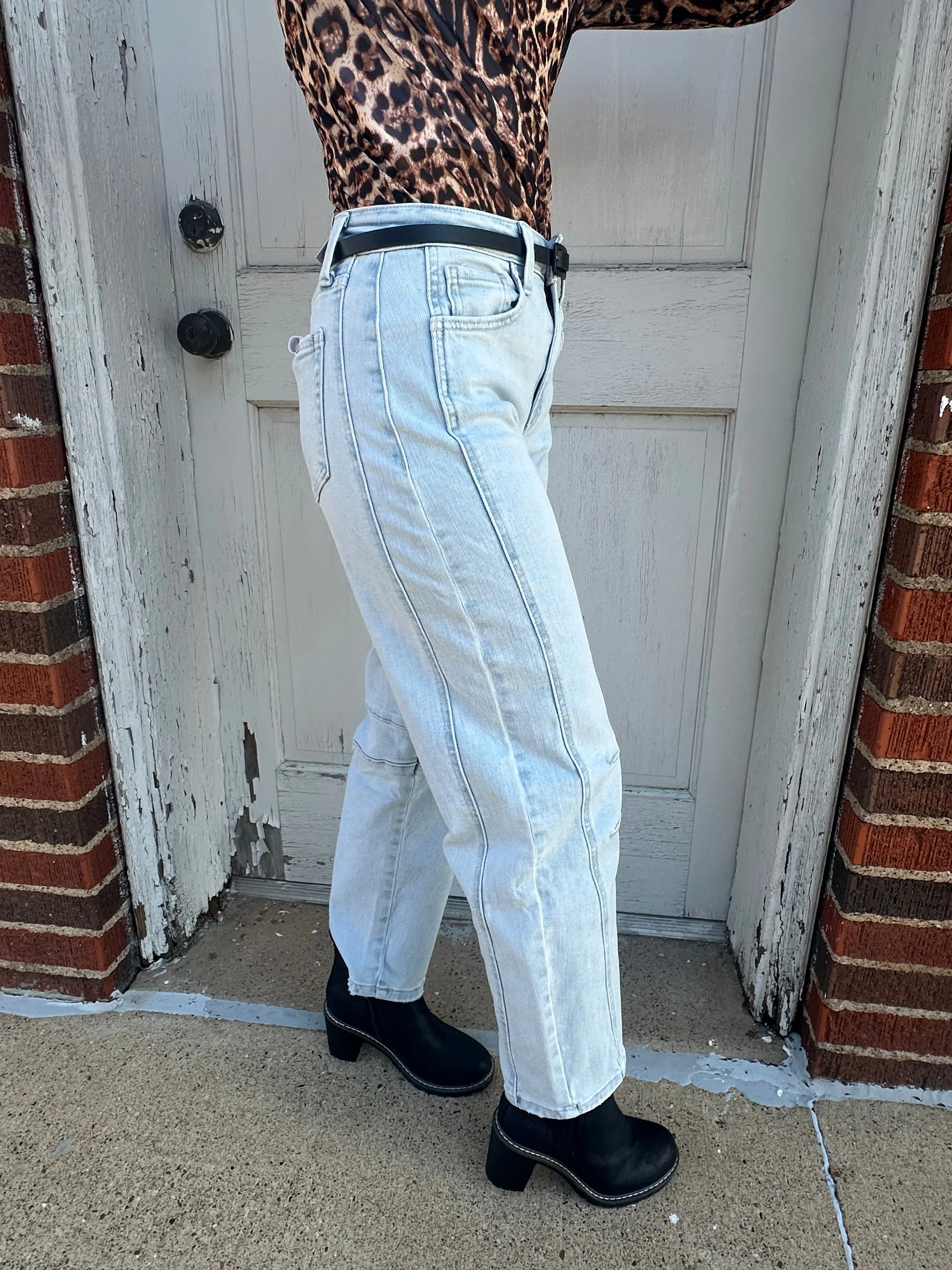 Stevie Barrel Leg Denim: Lightwash