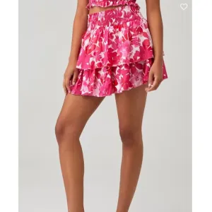 Tiare Hawaii Olivia Skirt Fiji Flowers Pink NWT - Size XS/S