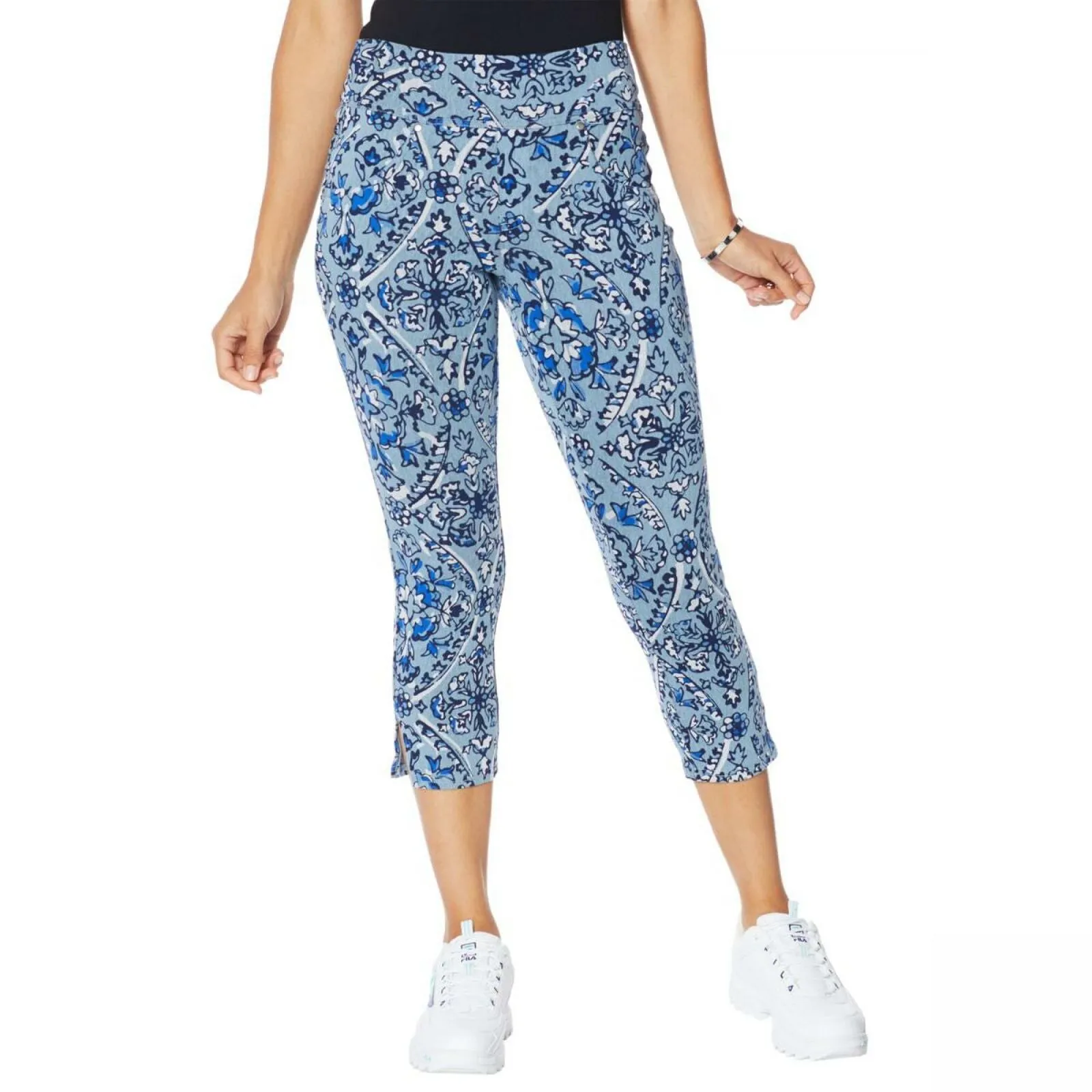 Utopia by HUE Women's Flawsome Dreamy Denim Capri Pants