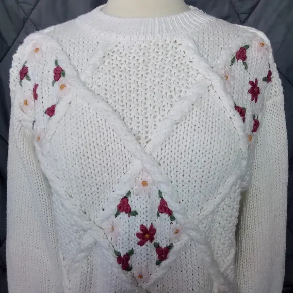 Women's Needles &amp; Yarn Sweater Oversized Multi Knit Floral White Sweater Ribbed