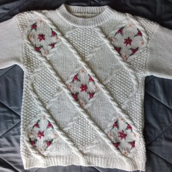 Women's Needles &amp; Yarn Sweater Oversized Multi Knit Floral White Sweater Ribbed
