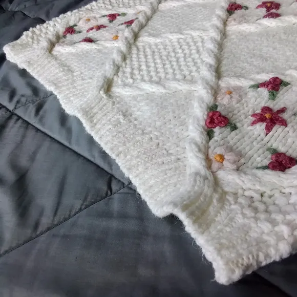 Women's Needles &amp; Yarn Sweater Oversized Multi Knit Floral White Sweater Ribbed