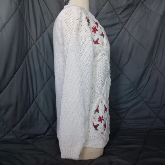 Women's Needles &amp; Yarn Sweater Oversized Multi Knit Floral White Sweater Ribbed