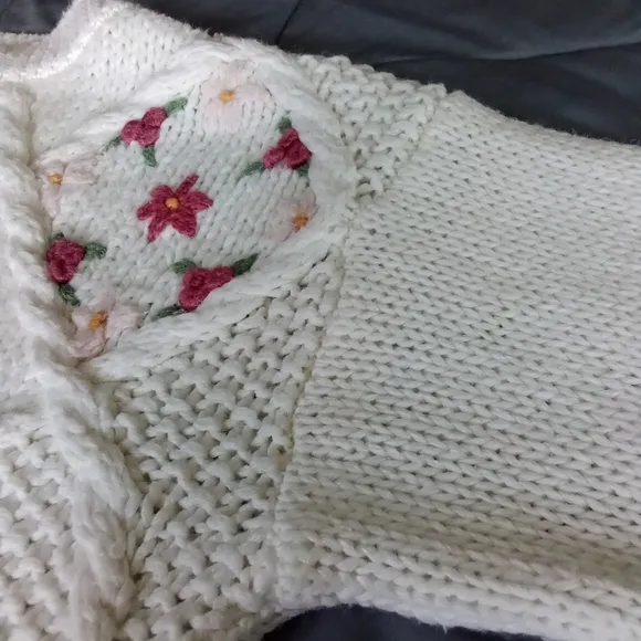 Women's Needles &amp; Yarn Sweater Oversized Multi Knit Floral White Sweater Ribbed