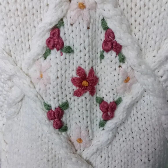 Women's Needles &amp; Yarn Sweater Oversized Multi Knit Floral White Sweater Ribbed