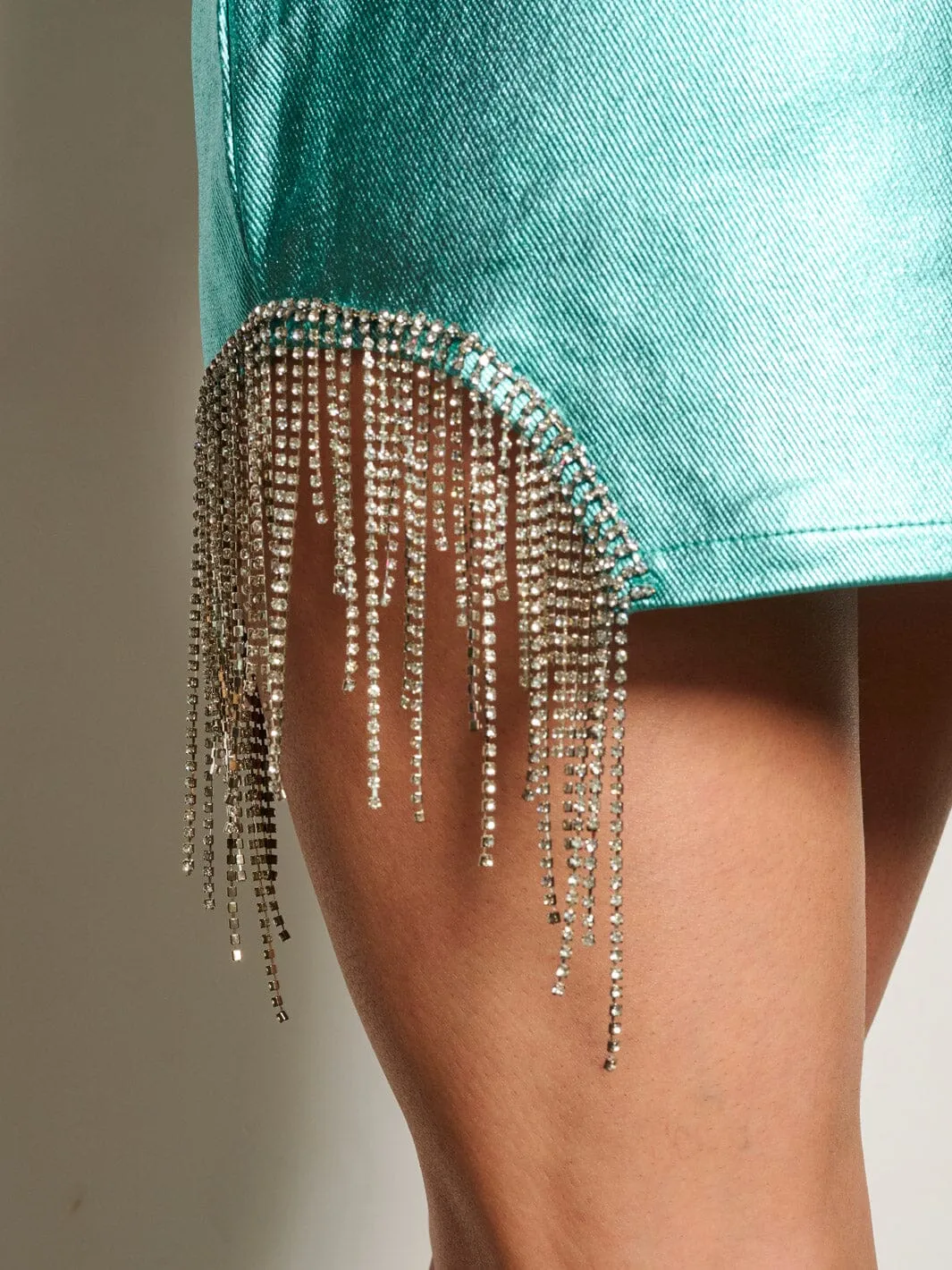 WOMEN'S ZIP UP SIDE FRINGE DETAILED METALLIC MINI SKIRT